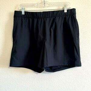 Nike golf shorts. Size L. Black. Worn once
